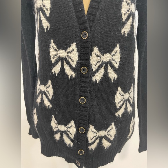 Forever 21 Bow Sweater - Picture 3 of 5